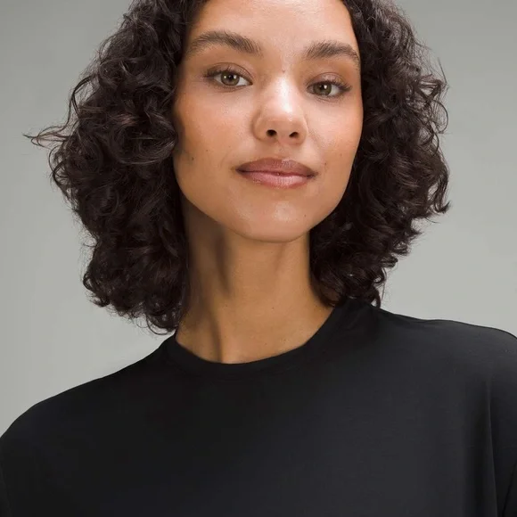 Lululemon Modal Relaxed-Fit Cropped Short-Sleeve Shirt in Black, Size 8 - Picture 2 of 9